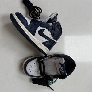 Kids Nike Air Jordan Retro 1 High - Midnight Navy/Black/White/Sail (size 5C)